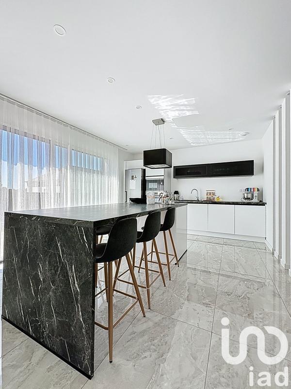 Maison - 111 m² - 4 pièces