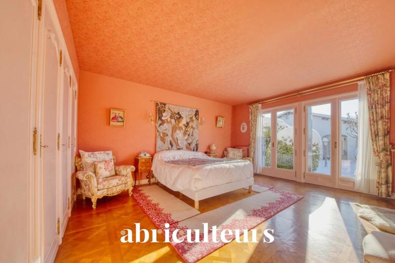 Maison ancienne - 600 m² - 11 pièces