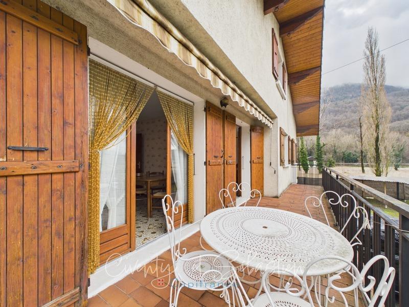 Maison - 161 m² - 8 pièces