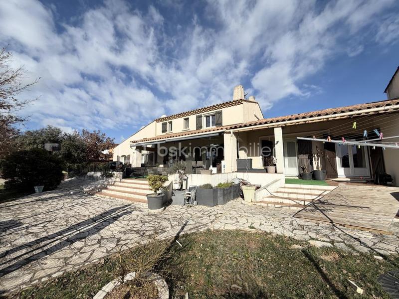 Maison - 210 m² - 8 pièces