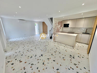 Maison - 93 m² - 4 pièces