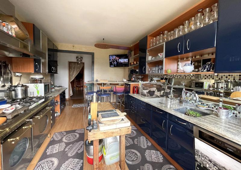 Maison - 285 m² - 9 pièces