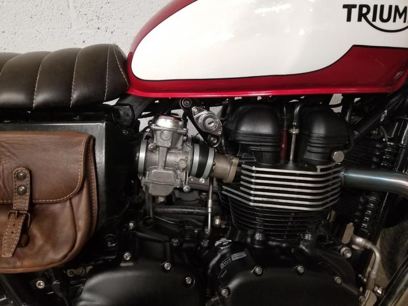 Triumph Bonneville 900 bobber triumph rouge 0900 439