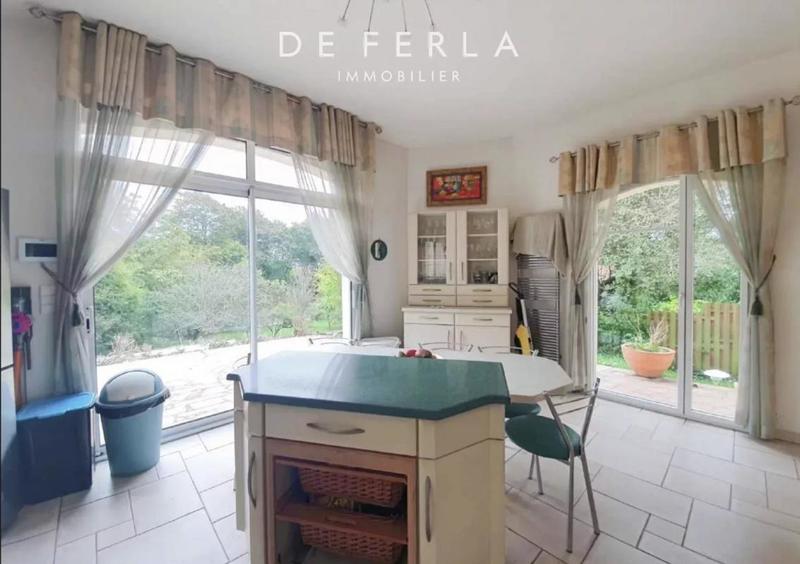 Maison - 340 m² - 10 pièces