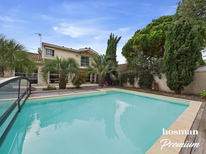 Maison - 220 m² - 6 pièces