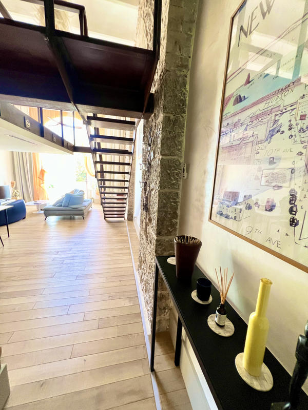 Loft - 83 m² - 3 pièces