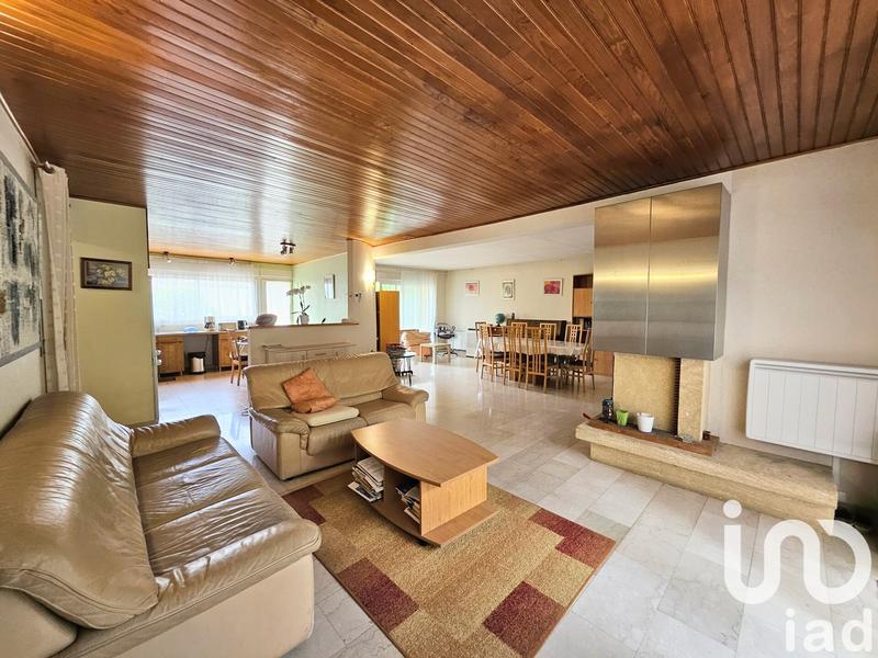 Maison - 235 m² - 9 pièces