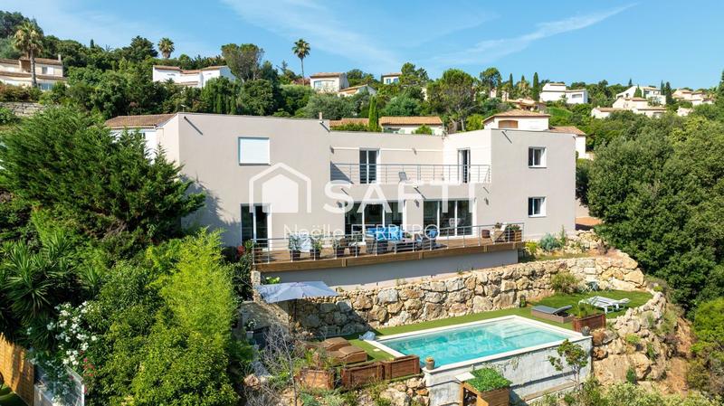 Maison - 210 m² - 6 pièces