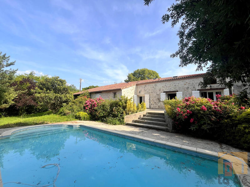 Maison - 267 m² - 10 pièces