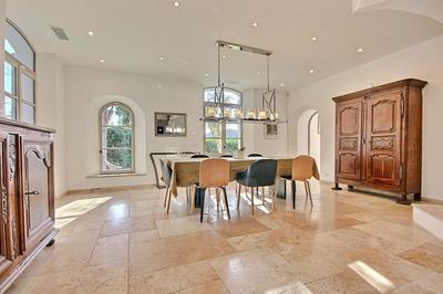 Propriété - 624 m² - 12 pièces