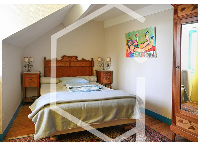 Maison - 270 m² - 14 pièces