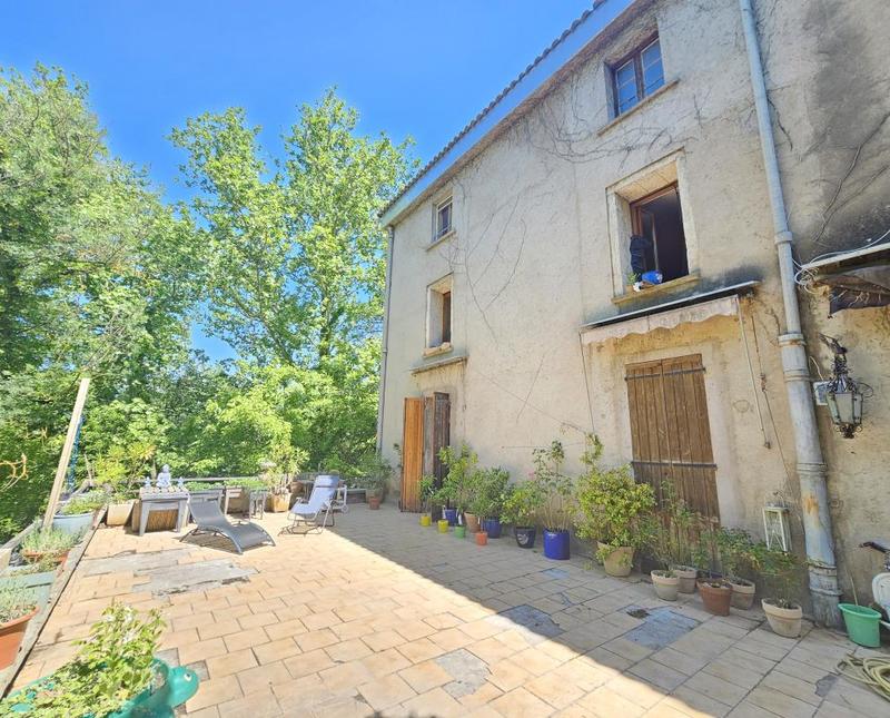 Maison - 790 m² - 15 pièces