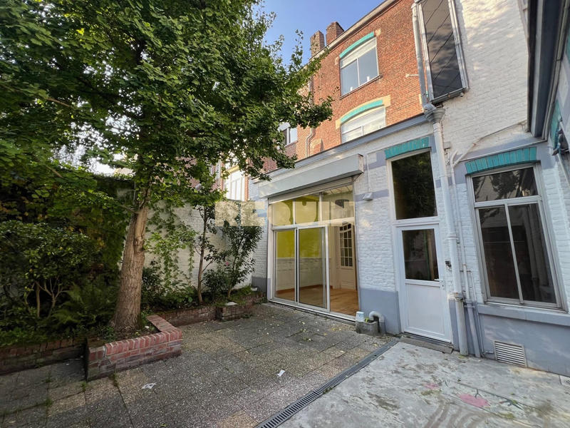 Maison - 385 m² - 13 pièces