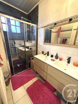 Maison - 111 m² - 4 pièces