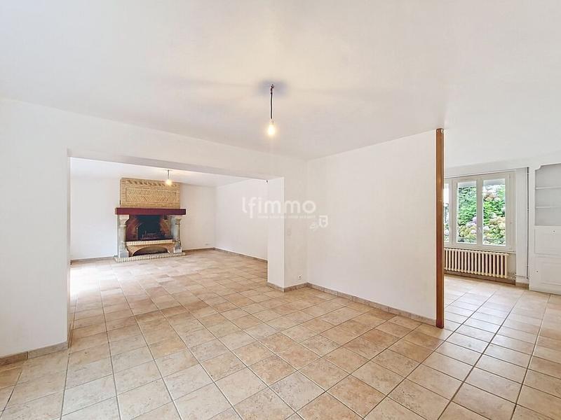 Maison - 213 m² - 9 pièces