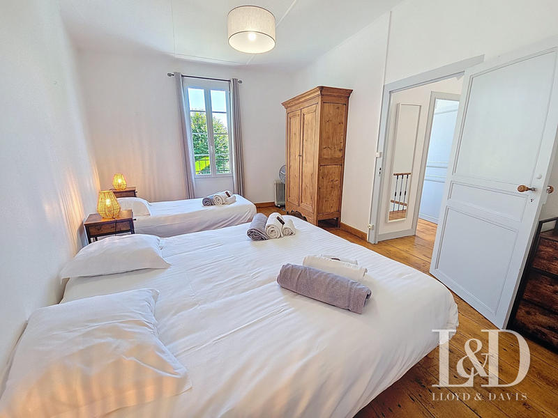 Maison - 376 m² - 15 pièces