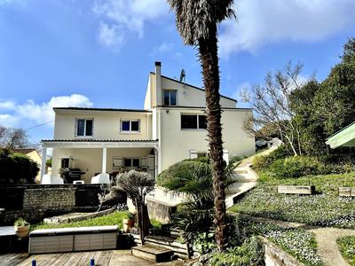 Maison - 171 m² - 5 pièces