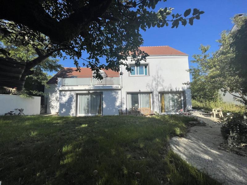 Maison - 216 m² - 8 pièces