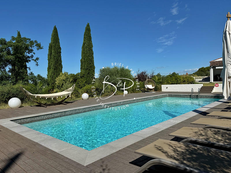 Maison - 293 m² - 11 pièces