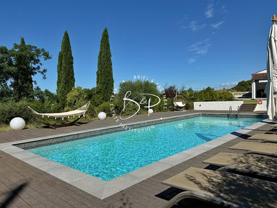 Maison - 293 m² - 11 pièces