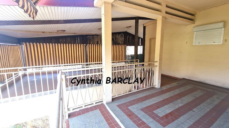 Maison - 230 m² - 6 pièces