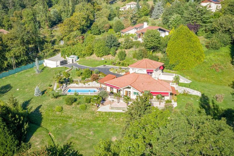 Maison - 214 m² - 5 pièces