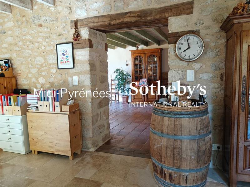 Maison - 585 m² - 18 pièces