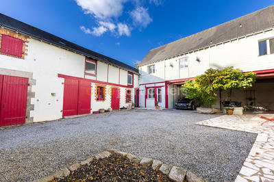 Maison - 360 m² - 10 pièces