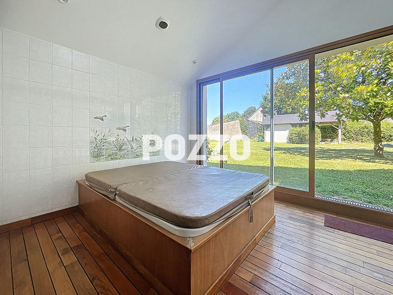 Maison - 202 m² - 8 pièces