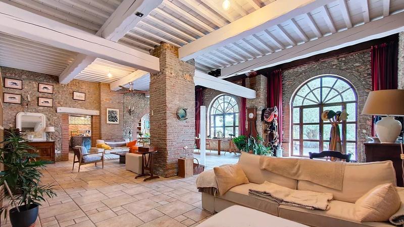 Maison - 496 m² - 12 pièces