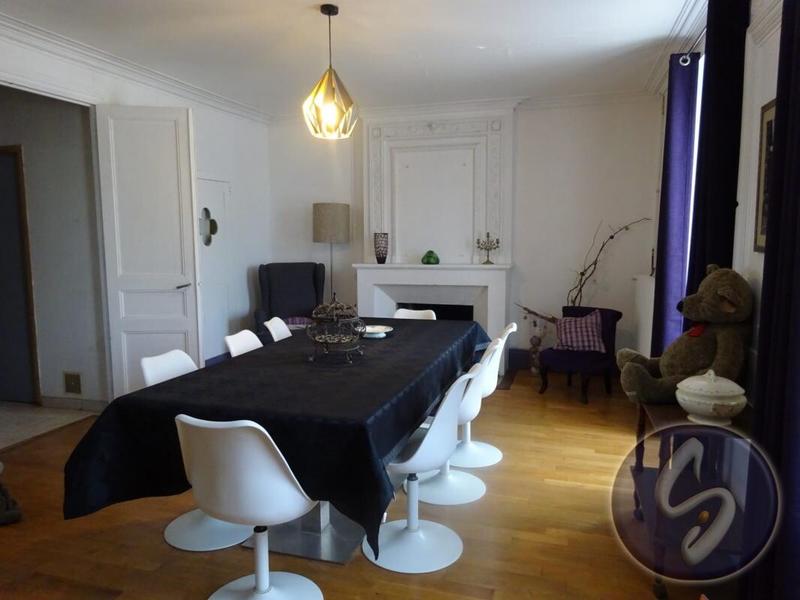 Maison - 327 m² - 9 pièces