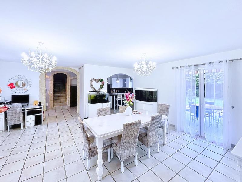 Maison - 182 m² - 7 pièces