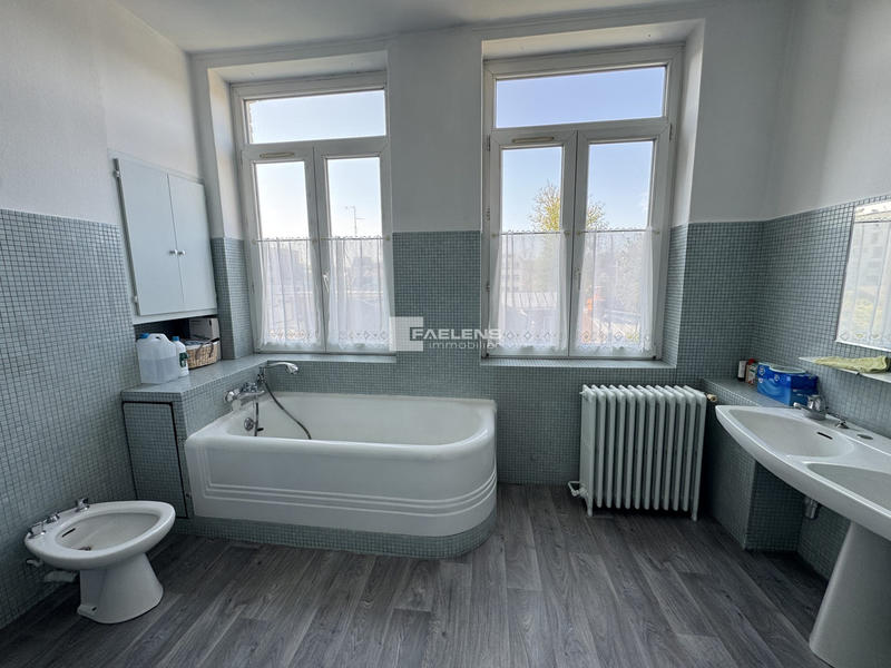 Maison - 200 m² - 7 pièces