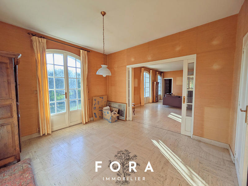 Maison - 212 m² - 8 pièces