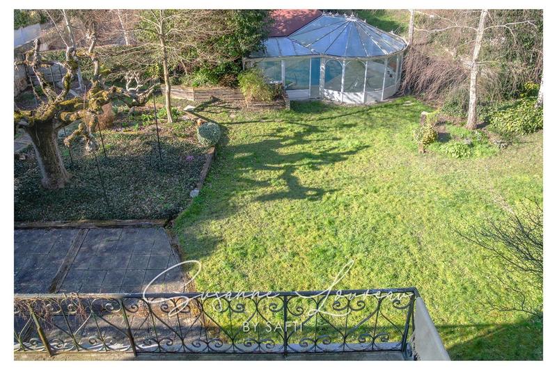 Villa - 253 m² - 10 pièces