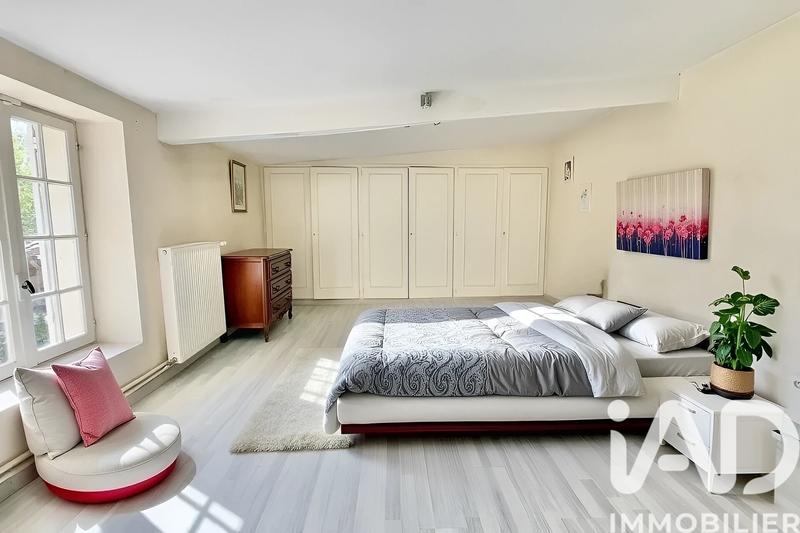 Maison - 323 m² - 12 pièces