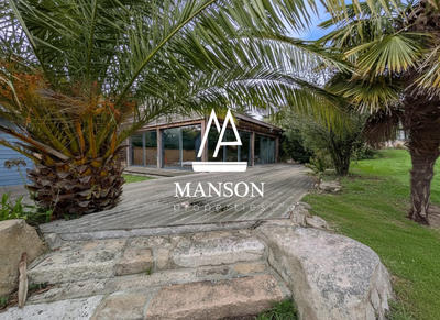 Maison traditionnelle - 386 m² - 10 pièces