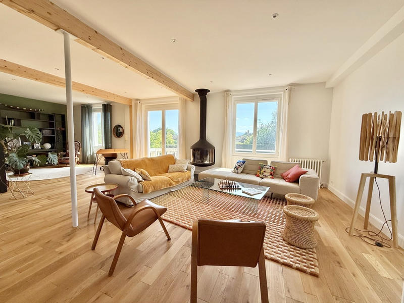 Maison - 245 m² - 8 pièces