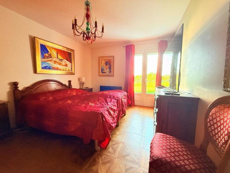 Maison - 250 m² - 6 pièces