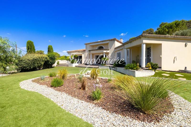 Villa - 232 m² - 6 pièces