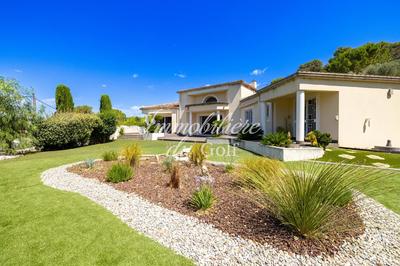 Villa - 232 m² - 6 pièces