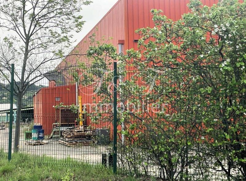 Entrepôt - 2 100 m²