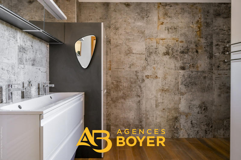 Maison - 300 m² - 8 pièces