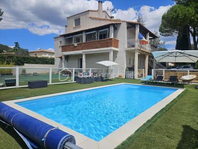 Villa - 192 m² - 9 pièces