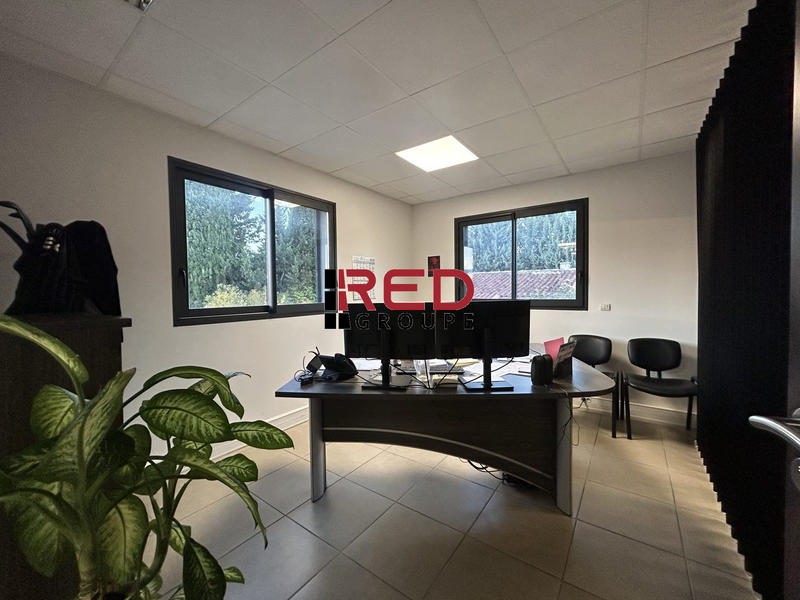 Bureau - 244 m²