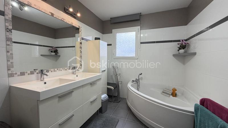 Maison - 102 m² - 5 pièces
