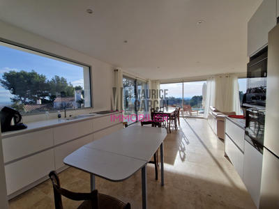 Maison - 298 m² - 9 pièces