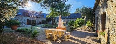 Maison - 640 m² - 25 pièces