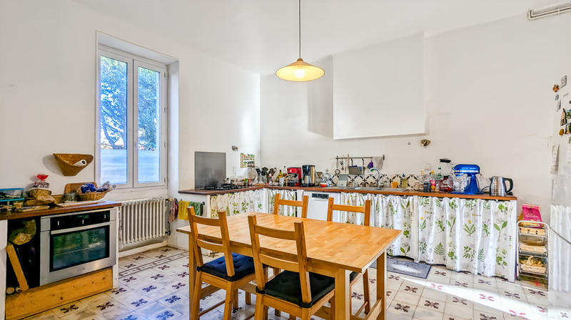 Maison - 238 m² - 9 pièces