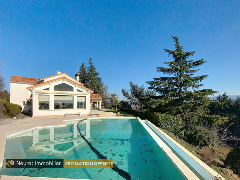 Maison - 370 m² - 10 pièces